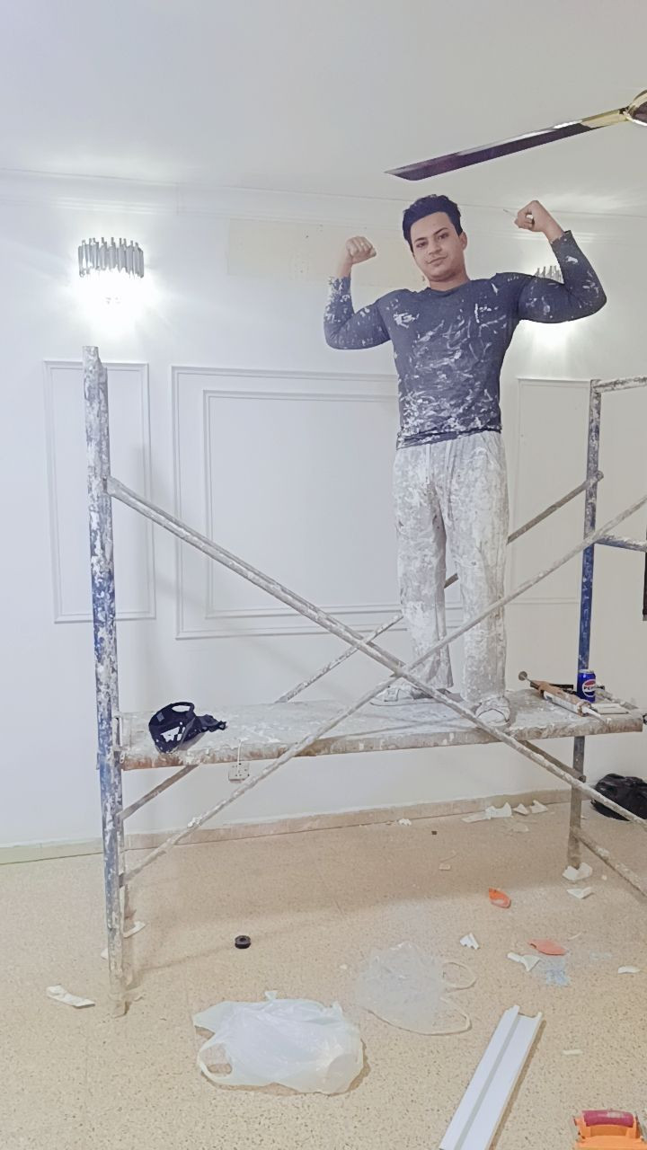 اليوم عدنا صاله كملناها ديكور باجر ابدي اعالجها واصبغها بحيل الله //صبغ المنازل وعمل جميع انواع السحبات وديكورات 😁🤍 للاستفسار ***********
