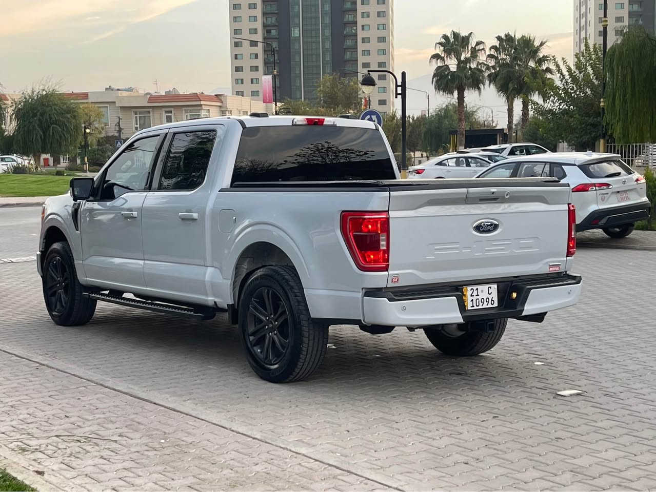 السلام عليكم … للبيع او مراوس برقم شمالي فقط … فورد f150 موديل ٢٠٢٢ وارد امريكي لون سموك حدثها بنيد و جاملغ البنيد مبدل نفس اللون و الجاملغ مصبوغ بدون دواخل اريباك بردة و سكان وراجع سستم فول مواصفات بانوراما كشنات كهرباء و تدفئة خمس كامرات و حساس ٣٦٠ درجة شاشة جبيرة و رادار امامي و خلفي و جانبي لايت ٤ عدسات ٧ انظمة قيادة كير طيارة ١٠ نمر محرك ٦ سلندر ٢٧٠٠ السيارة جديدة كلش كلشي بشرط بدون مصرف دينار السعر ٣٢٥ للاستفسار *********** السليمانية, العراق
