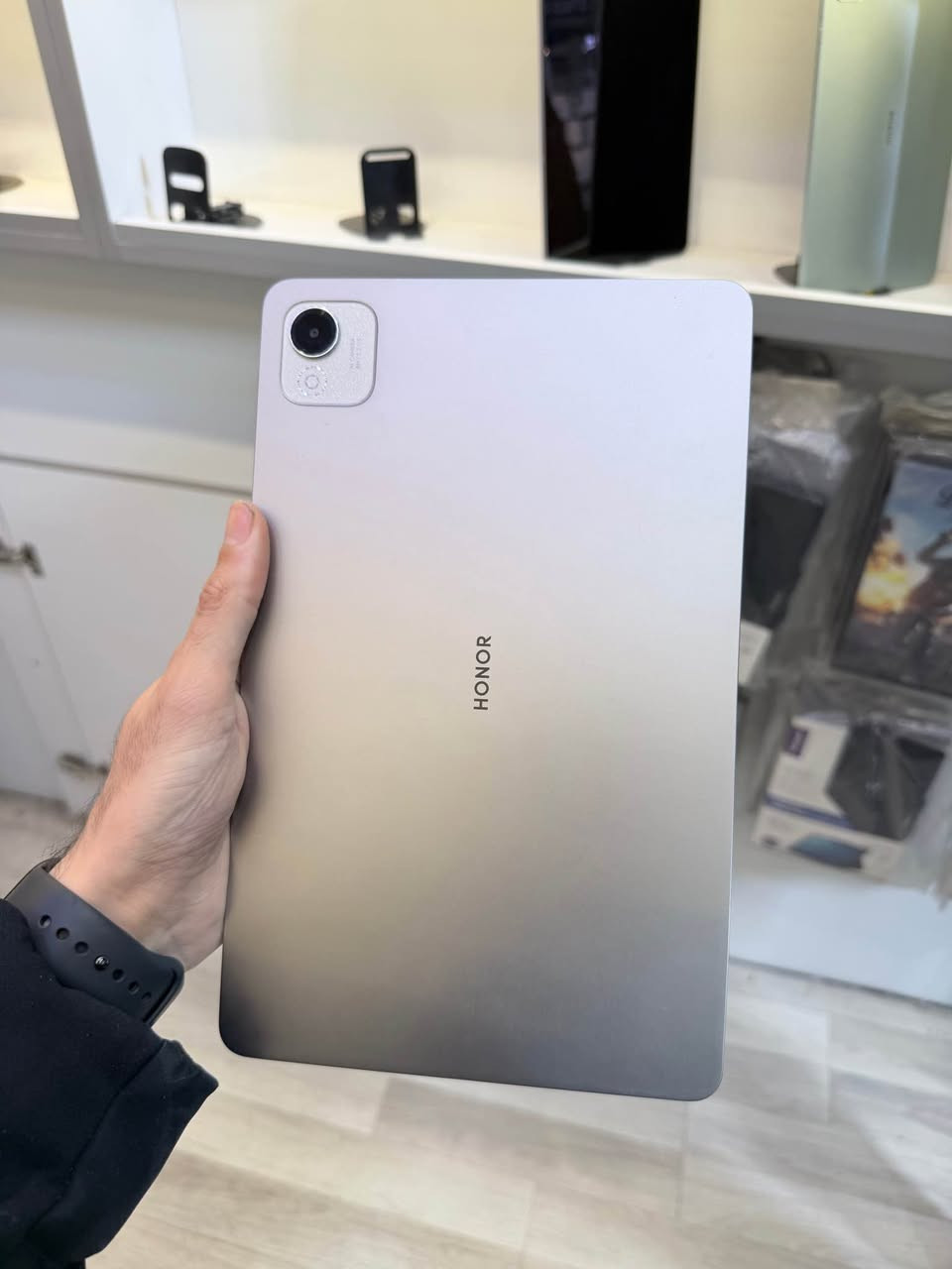 ئایپاد HONOR Pad X9a
زاکیرەی 128 گێگای ڕام ٨ کەپس بە زەمانی کرانەوە
شاشەی ١٢٠ هێرتزە و پاتری 8300 شتێکی هەتا بڵێی جوان و خاوێن
نرخی ١٤٠ دۆلارە گەیاندن هەیە ناونیشان:- هەولێر قەڵاتی نوێ
مۆبایلی هاوکار :- 📱*********** أربيل, العراق
