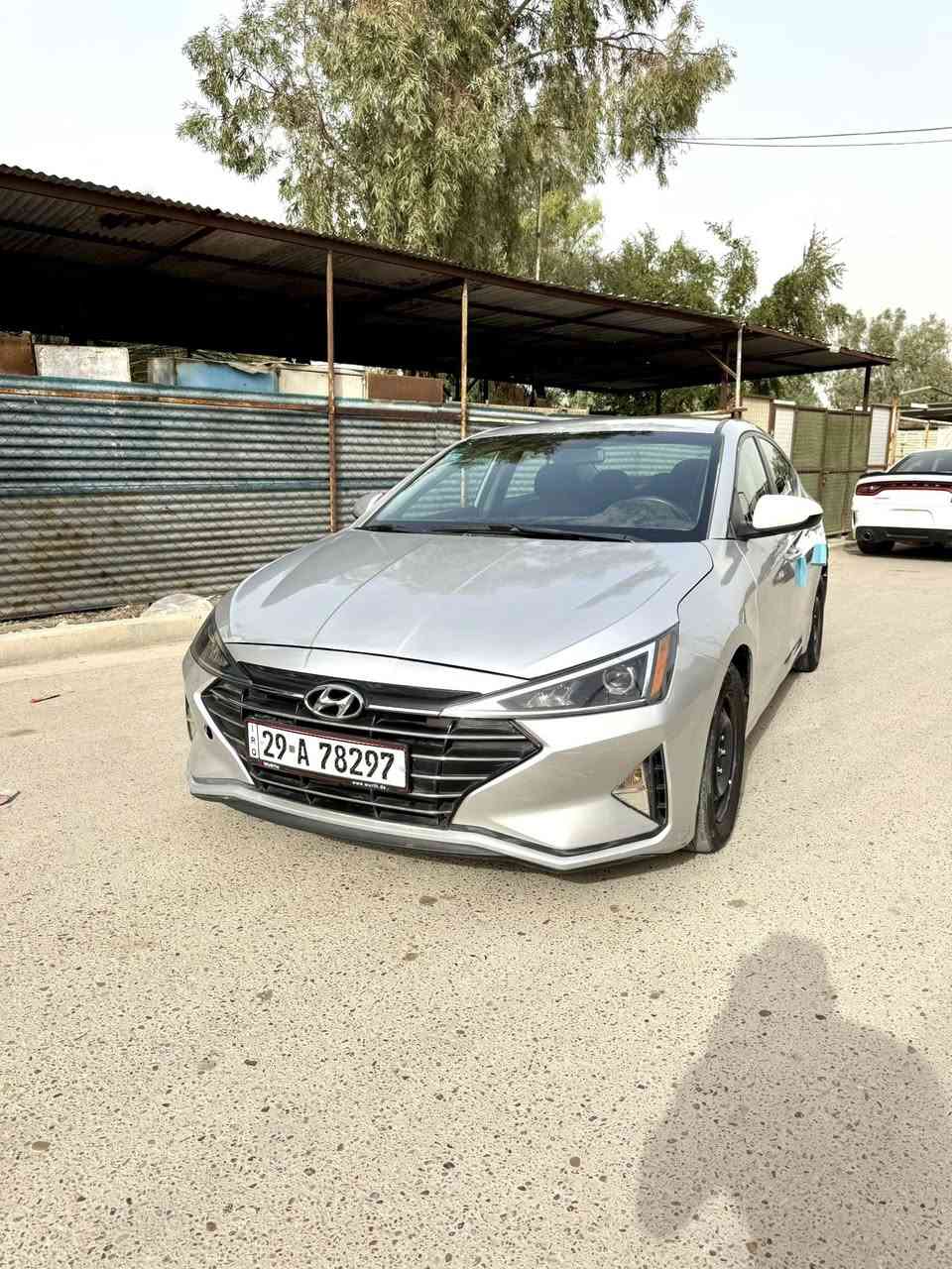 سلام عليكم
اللنتره موديل19 رقم واسط
اللون سلفر ///السعر 117 بيهه مجال 
مشروع وطني اباسمي هزه وفحص جديد
كير اي تي
مكينه 2000 دوش
شاشه جبيره
ثلاث انضمه قياده 
تحكم استيرن جهتين
حادثهه بالمنشور وبيهه ضربه بالباب مال سايق نفسه امصلح
صبغ 4 قطع 
منضومه زنون كلش قويه بيهه
ارضيه وكشنات امدوشمه جدد
مكاني بغداد الامين ***********
