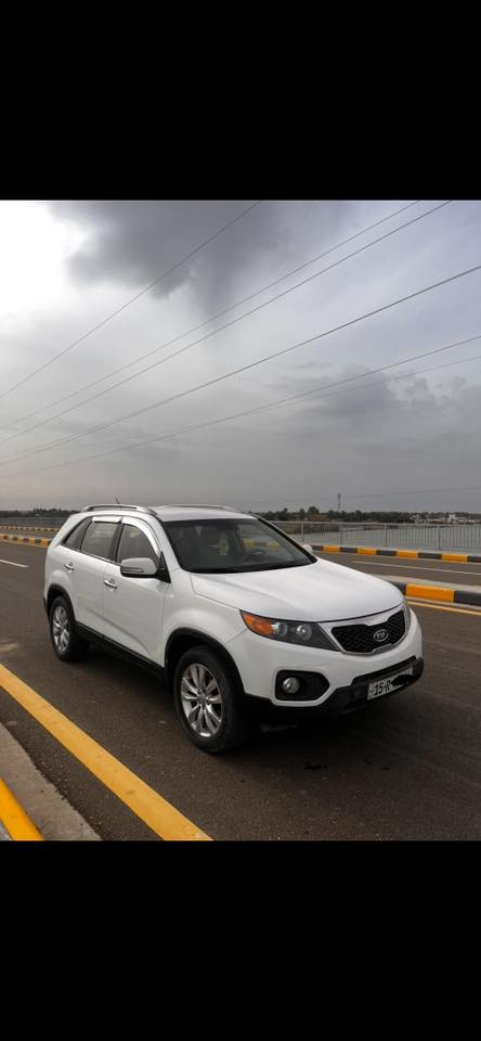 سورنتو  2012 اربعه سلندر ما مضروبه مابيه صبغ  لون ابيض سبعه راكب بصمه رقم انبار جديد  السعر 165 بيه مجال للشراي
 رقم الهاتف  ***********
