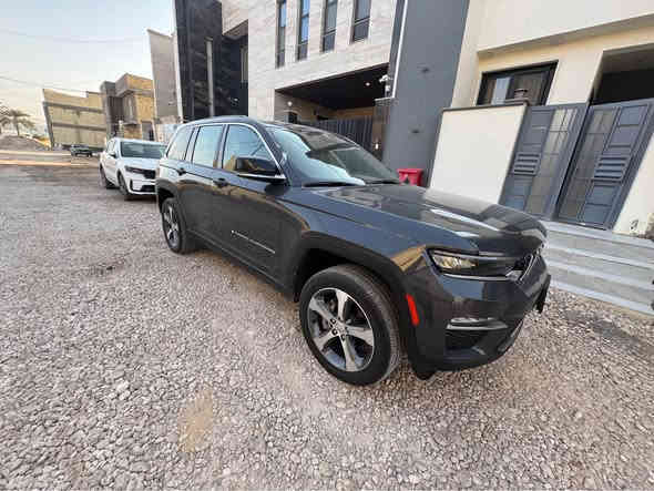 للبيع جيب لمتدد فوووول مواصفات للاخير خمسه راكب موديل ٢٤ ماشيه ٧ الاف ميل رقم شهداء به وكاله عامه مداور  خمس كاميرات  ثلاث شاشات رادارات خلفيه واماميه  حساسات خلفيه واماميه فور ويل بدون فتحه  حادثها جانبي جاملغ وباب سايق  مبدلات نفس اللون  وباب خلف السايق مصلح نفسه علما ان جميع الايرباكات سليمه  السعر 280 ورقه وبيها مجال بسيط للطلب والاستفسار يرجى الاتصال على الرقم 
*********** ديوانية
