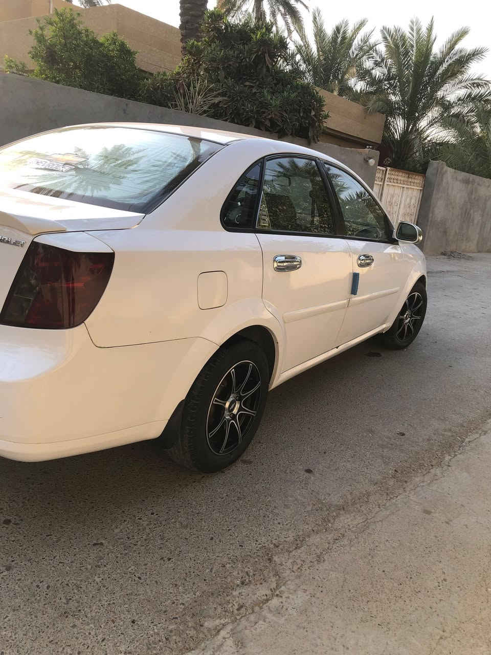 سلام عليكم للبيع  اومراوس شوفرليت اوبترا موديل 2009 رقم سليمانية جديد كير اوتماتيك محرك 1600 تخم تايرت جديدة تبريد شغال بس نقص غاز شاشة كامرة خلفية سيارة مكفولة من صبغ بيها ضربة خفيفة بخشم چاملغ وشوية من بنيد دوشمة جديدة سيارة حلوة ومرتبة مكان بغداد المدائن سعر 79 وبيها مجال قليل الاستفسار اتصل على رقم ***********
