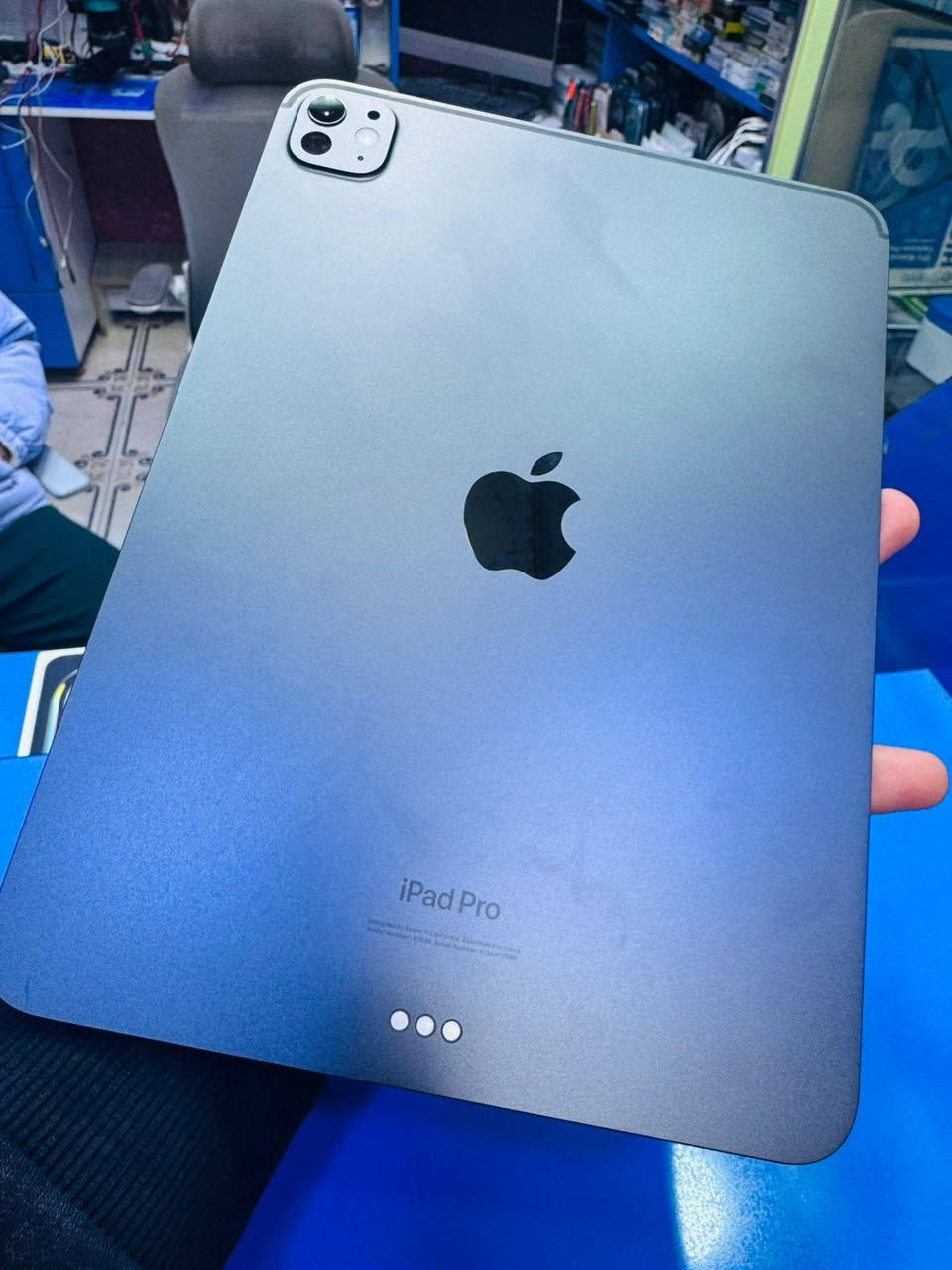 #للبيع
‏iPad { pro 11 inch }❇️
 _________________
❇️ ذاكرة:(256) 
❇️مستخدم (بحالة ممتازة) 
❇️المعالج M4
❇️بطارية:-91
❇️عدد الدورات:- 243 فقط
_______________________
❇️ملحقات الجهاز: شاحنة كاملة + كارتون 
❇️الجهاز محدث آخر تحديث 
______________________________
اي استفسار خاص او الاتصال :- 
❇️العنوان :صلاح الدين-قضاء بلد
             {*********** }
او التواصل على الواتساب من خلال
