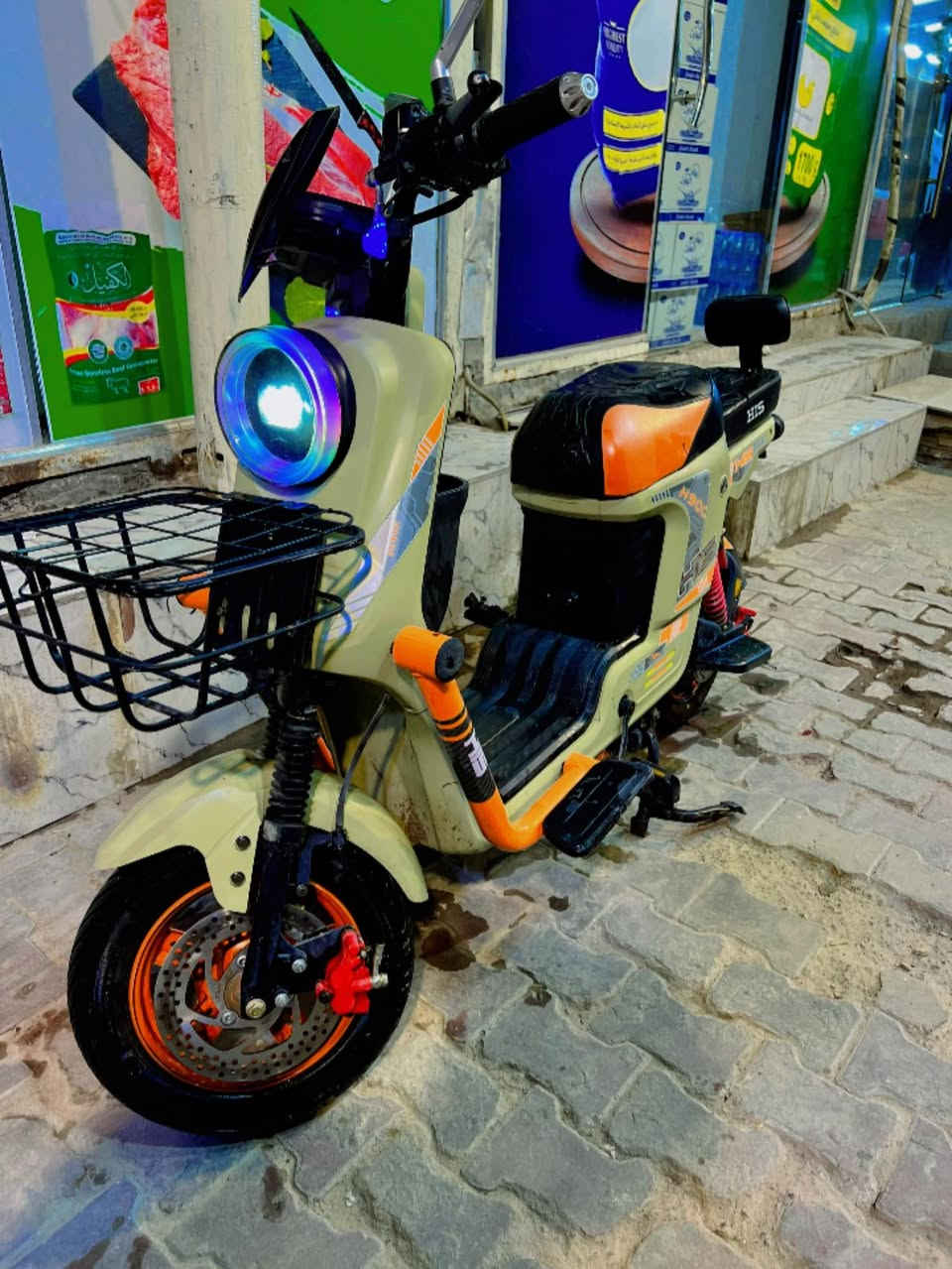 دراجة شحن H900 خمس بطاريات استخدام ثلث اشهر بس نظافه فول كلشي شغال بي اي عطل مابي سعره ٥٢٥ وبي مجال للشراي الرقم تواصل واتساب ***********
