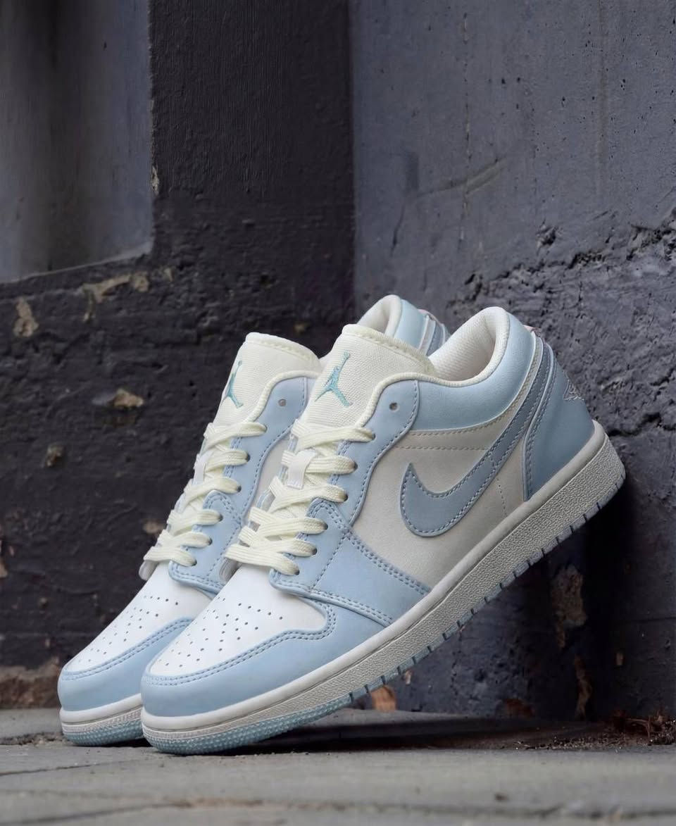 جملة فقط توصيل لجميع محافظات العراق سعر القطعة ١٥$
واتساب***********
