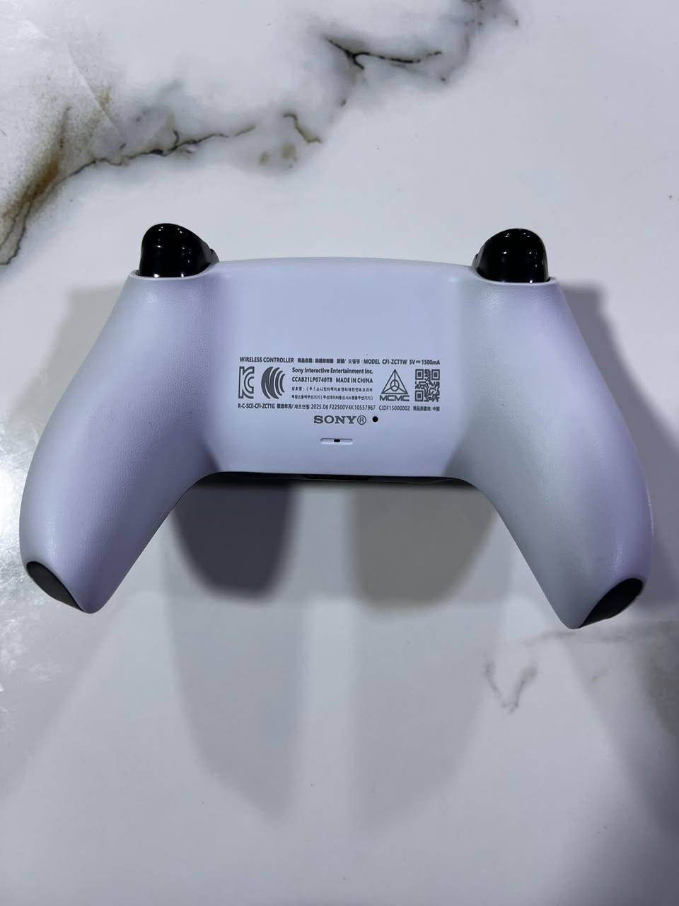 جوستك بلي 5 اصلي ما مستخدم قليل سعره 70 الف وبي مجال بسيط الرقم : *********** العنوان: شهداء البياع
