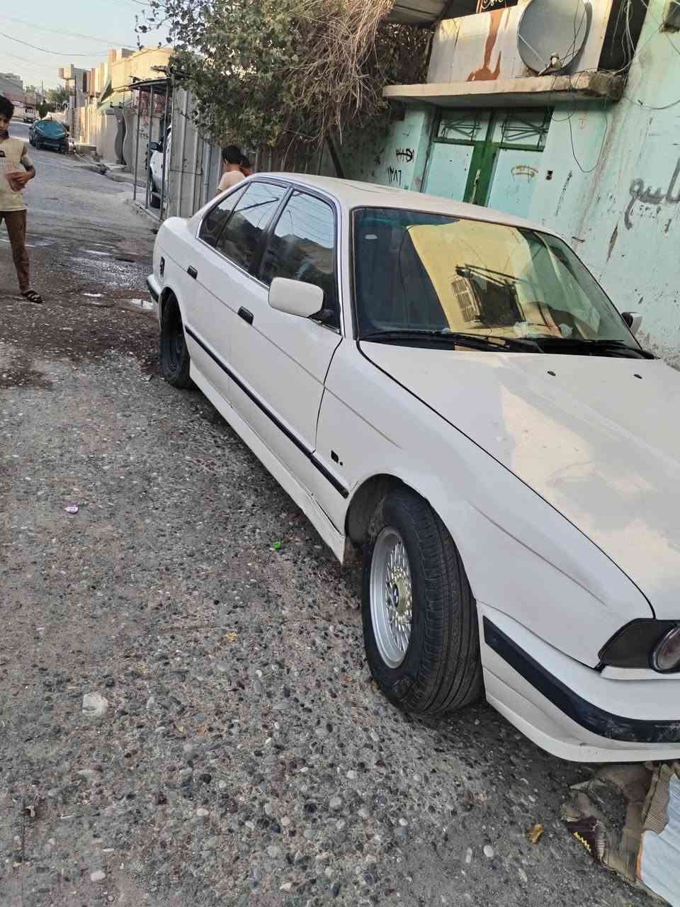 بي ام للبيع مستعجل حجم ٥٢٥ بلادي بدون صبغ شرط التحويل السعر ٣٥ وبيها مجال بصيط شراي اتصل وتعال شوف مكان السياره الموصل حي الانتصار ***********
