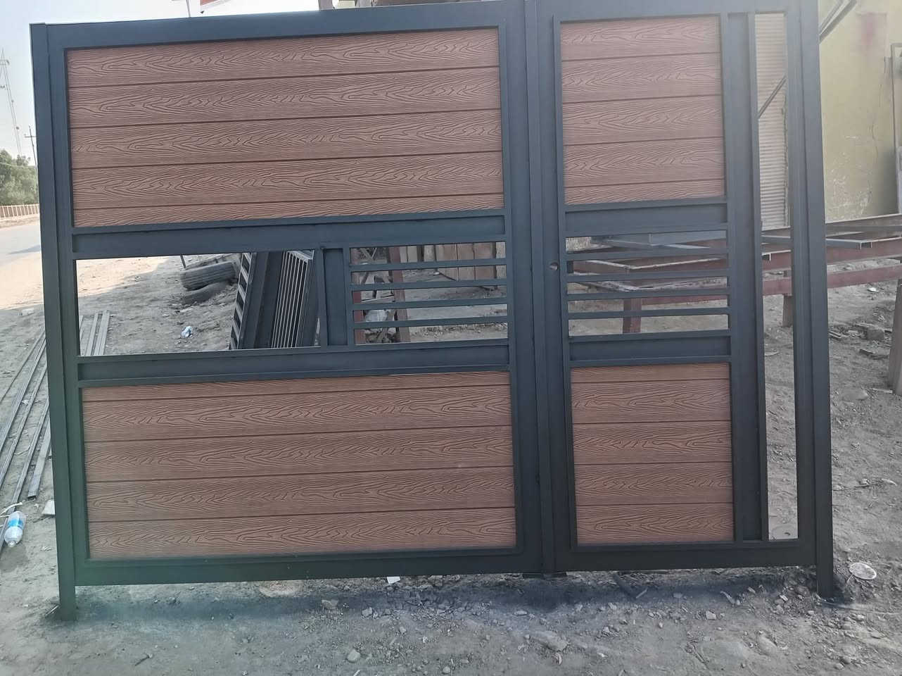 سلام عليكم حداد متجول داخل العماره ونشتغل بل قضيه نواحي نشتغل بيبان تفصال تصليح بيبان شبابيج سقايف كيربي سقايف سندويج سقايف كسبان كرفانات قمريات تغليف صطح مراجيح تفصيخ وجهات تفصال درج محجرات مال درج جلسات عربيه بنسب السعار ونشتغل عل يوميه وعل متر مشتغل بل قصاد الاستفسار تصل *********** وتساب ***********
