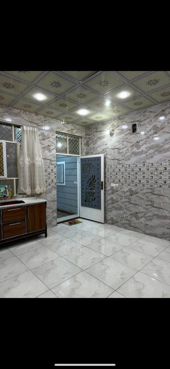 بيت لليجار مساحه 250 متر طابقين قرب معمل الغاز تصال
***********

