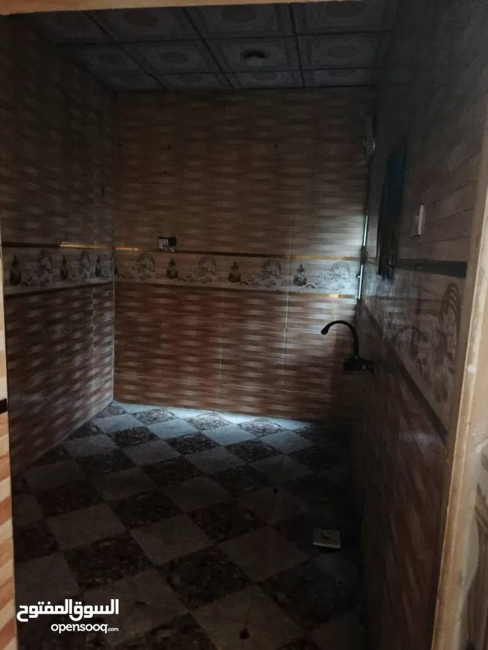 بيت للأيجار في الامن الداخلي المساحه 125م يحتوي ع 2غرفه وصاله وصحيات و مطبخ البيت معزول وحده ارضي . السعر 400قفل
الاستفسار
***********
