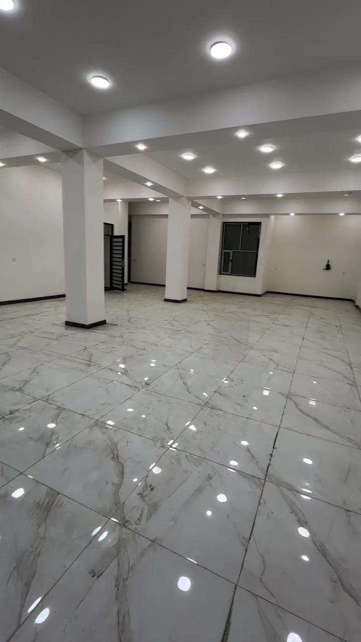 السلام عليكم
قاعات تجاريه للايجار مساحه 250م واجهه 12.5 نزال20

متوفر الطابق الاول والثاني 

كل طابق يحتوي على خدمات

كذلك تحتوي على مصعد للاشخاص ومنظومه حريق ودرج طوارئ

البياع الاولى شارع 20 مقابل مجمع الزوالي

للاستفسار ***********

***********
