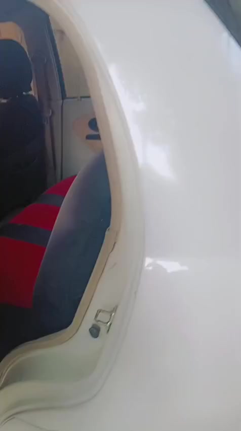 السلام عليكم سيارة كيو كيو مكفولة من الضربه والصبغ سيارة حلوة وناعمة موديل ١٣ الي يحب يتصل***********
