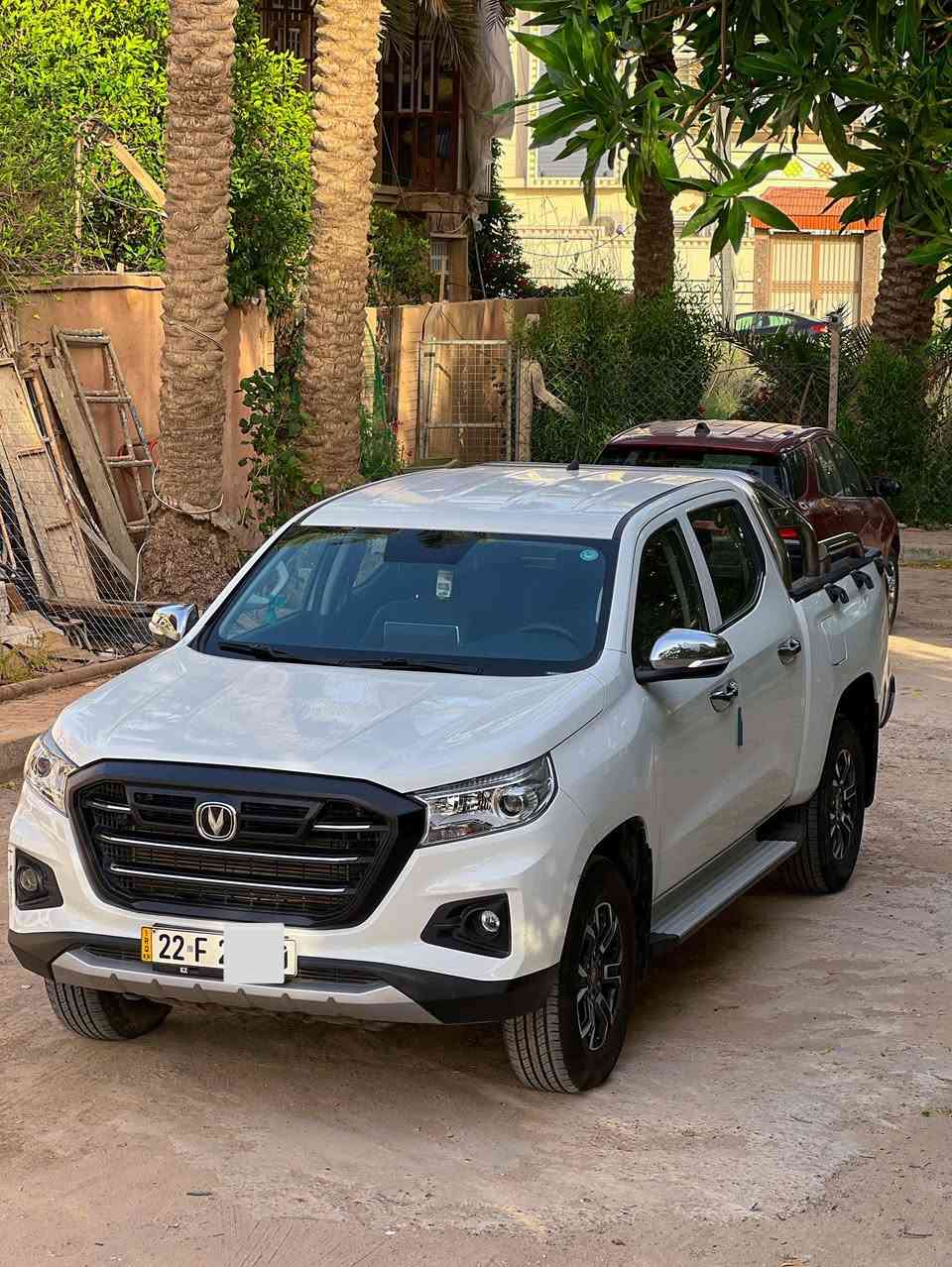 سلام عليكم
‏بيك أب شانجان هنتر 2024 الشكل القديم المرغوب رقم اربيل 
‏تحويل ثاني يوم حرة السيارة جديدة و مكفولة بانزين عادي مو محسن صرفية ماكو
‏المواصفات العامة :
‏المحرك متسيوبيشي: 2.4 لتر تيربو بنزين
‏ناقل الحركة: اوتماتيك 
‏نظام الدفع: دفع رباعي (4x4)
‏عدد أنظمة القيادة:
‏إيكو (Eco)
‏نورمل (Normal)
‏سبورت (Sport)
‏اللون: ابيض 
‏سعة الخزان: 80 لتر
‏الحمولة القصوى: 1 طن
‏
‏1. تبريد أمامي قطعتين
‏2. شاشة لمس تدعم جميع أنظمة الاتصال
‏3. شاشة أعطال متقدمة
‏4. كاميرات 180° (خلفية + جانبية
‏5. حساسات خلفية عدد 4
‏6. حساسات ضغط الإطارات
‏7. نظام مساعدة نزول منحدرات
‏8. نظام مانع تزحلق
‏9. كروز كونترول (مثبت سرعة)
‏10. فول تحكمات من المقود (ستيرن)
‏11. إضاءة أماميه خلفيه LED
‏وبعد بيها هواي مواصفات فول للاخير 
‏
‏السعر 185
تواصل :***********
