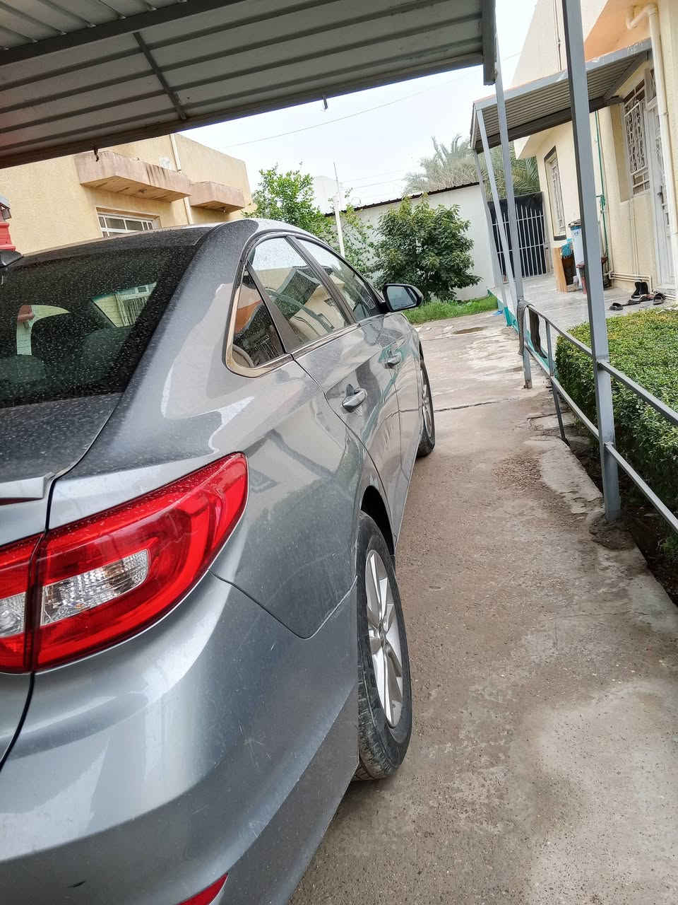 سلام عليكم للبيع سوناتا موديل 2017رقم سليمانيه بأسمي حادث جاملغ وبنيد مبدل نفس الون بدون دواخل شرط الفحص وبيه كلير بابين وجاملغ خلفي من أمريكا والسونار مرفق مع صور محرك كير تبريد تدفئة صدر تغم تاير كلة جديد وخير من الله مكان السيارة بغداد السعر 112وبيه مجال الرقم ***********
