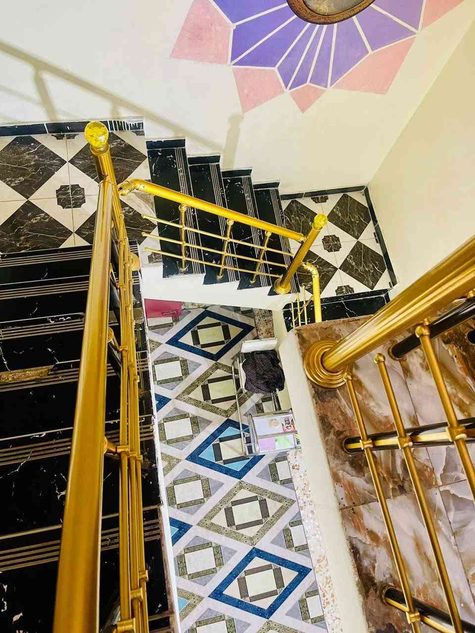 السلام عليكم بيت للبيع مساحه 100متر طابق ونص شارع 60 مقابل شارع أبو طيارة المربع الذهبي الاستفسار خاص ***********
