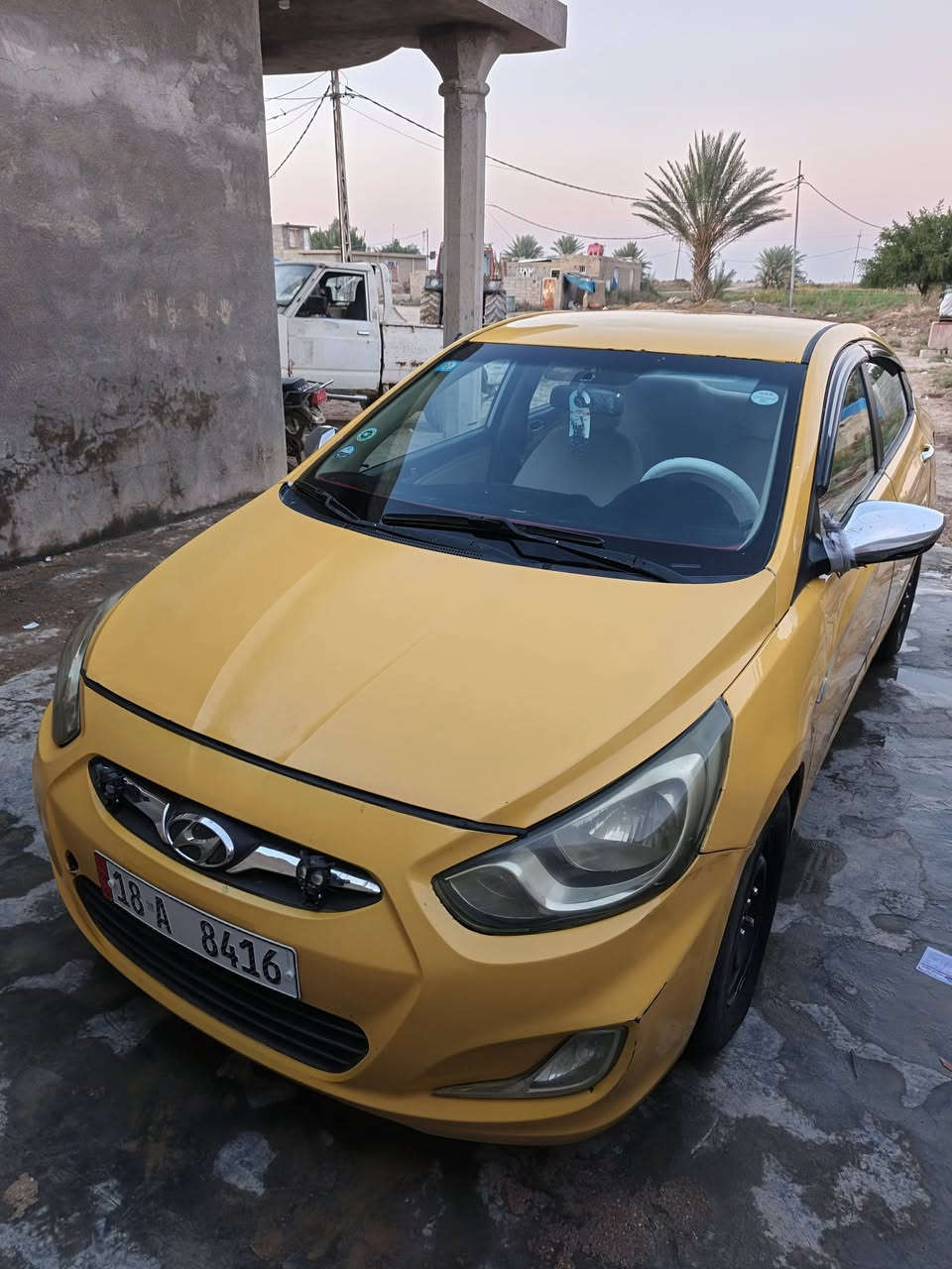 سلام عليكم اكسنت مديل 12وارد خليجي مبدل بنيد وجاملق وباب  مصفره هيئة وقرامات وبسمنه وشرط تحويل مباشر مكينه 1600حداديه وصدر كله جديد تخم تاير جديد *********** الاتصال والسعر 70وبيها مجال الطيبين قير متواجد عل فيس فقط تصال
