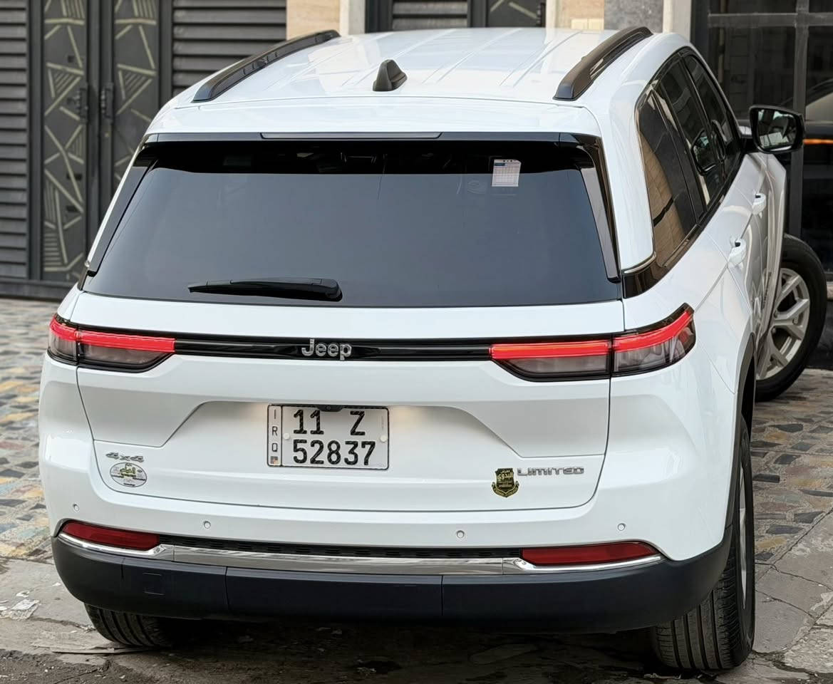 السلام عليكم عندي جيب ٢٠٢٣ رقم بغداد الدولي جديد سنويه وأرقام وهزه كله جديد بسمي تحويل ثاني يوم سياره جديده بمعنى الكلمه بوضع الشركه كلين تايتل كفاله عامه من الصبخ والضربه كلشي جديده وعلى ايدي فووول مواصفات عدى الفتحه فقط 
بصمه تشغيل + بصمه ابواب 
شاشه 
كامره 
جنطه كهرباء 
كشنات جلد 
رادار جانبي 
كشنات خزن ميموري 
تحكمات 
تدفئه تبريد بل كراسي 
تبريد قطعتين 
٦ سلندر 
مودات قياده
كشنات كهرباء 
تشغيل عن بعد 
وبعد بيها هوايه مواصفات ممذكوره 
سياره جديده ومابيها نقص 
مكان السياره بغداد
عارضها ب ٣٢٥ وبيها مجال للشراي 
وهذا رقمي 
***********
