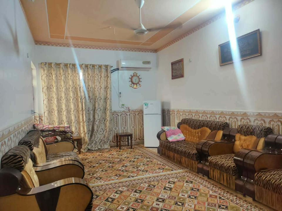 بيع مستعجل 🔥🔥 
بيت 150م للبيع بناء درجة اولى
السعر 110 فقط

الموقع 📌 حي نداء قرب شارع دعبل

يحتوي على غرفتين وصاله ومطبخ واستقبال وتخاريج 👉⭐ 

اساس صب وسقف صب بناء درجة اولى 
للتواصل: ***********

 وشعدكم بيوت للبيع للايجار للرهن اعرضوها يمنا تنباع وتتاجر باسرع وقت ممكن
