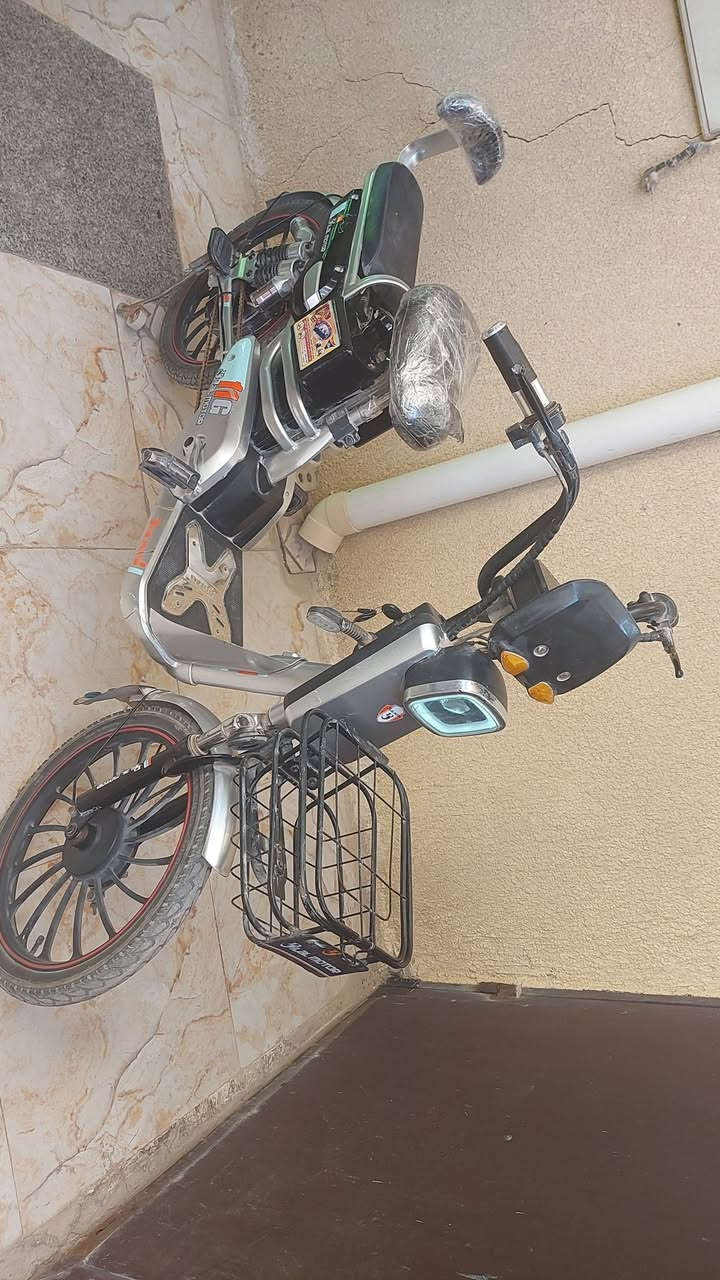 السلام عليكم للبيع بايسكل شحن 
 دبل بصمه نظيف جدآ السعر ٢٥٠وبي مجال للإستفسار ***********
