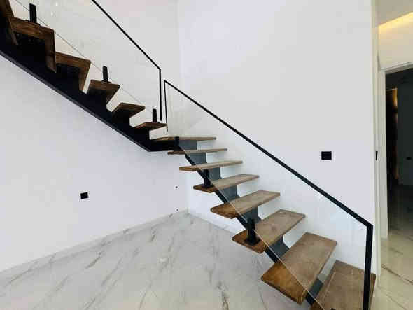 البيت جديد للبيع طابقين فول مواصفات
المساحة 200 متر 10 × 20 م طابو صرف
الواجها القبلة
 المنطقة زانكو السليمانية 
المنطقة كلش حلوة وهادئه فول خدمات 
قريب الجامعة الامريكية وقریب ماجدي مول
تلفون ـ واتساب ـ فایبر  ***********
