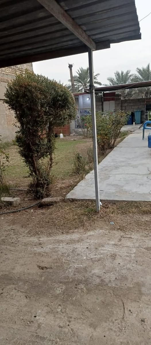 السلام عليكم بيت طابقين للبيع ٣٠٠ متر عدا الحديقة يحتوي على ٤غرف نوم كبار وصالة ٦في٦. أستقبال طول ٨متز لعرض ٥ مئسس ماء وكهرباء طابو زراعي سند ٢٥ العنوان بغداد المحمودية ناحية الرشيد لاتصال على الرقم *********** لاستفسار على الرقم غير متواجد على الفيس
