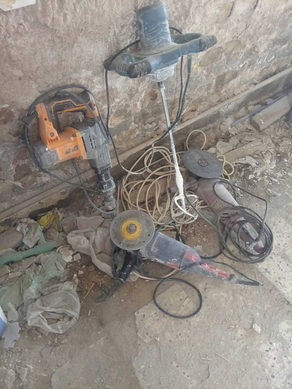للبيع شغلات ما بيهن شي نضيفات اليريدهن يجي خاص او على الرقم ***********
