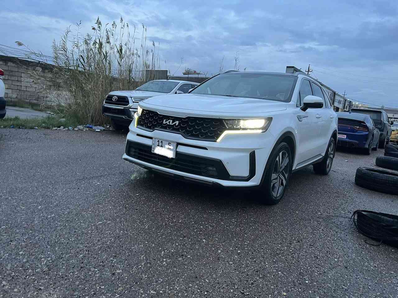 كيا سورنتو خليجي 
رقم بغداد الماني بسمي 
موديل ٢٠٢٢
لون ابيض 
٦ سلندر ٧ راكب 
فوووووول مواصفات ١/١
بصمتين: تشغيل وتقفيل 
بنورمااااا طكتين جام 
هند بريك بصمة 
تشغيل عن بعد 
اوتو هولد توقف ذاتي 
مانع انزلاق وانحدار 
نظام ايكو وسبورت
كير ماوس ٨ نمرة
كشنات جلد اصلي 
كشنات ٢ كهرباء 
كامرة دوارة اصلية 
اضواء ترحيب بليدات 
علامة سورنتو بلدوسة 
شاشة كبيرة اندرويد 
مري شفط مع القفل 
حساس امامي وخلفي 
تحكم استيرن فول 
حاكية : ابلوتوث: اوكس 
جي : بي: اس خرائط طرق 
كيجات السرعة زئبقية 
شاشة الدشبول الكترونية 
تبريد ابيانو لمس 
تبريد ٣ قطع ثلج 
اشاير بلمري 
يدات نيكل اصلي 
لد امامي وخلفي 
لايت زنون اصلي 
لايت اسود ٥ عدسات 
ويل اكروم ١٩
تخم تاير جديد لك 
ماشية ٧٠ وفوك
كير ومكينة وصدر وحدادية وتبريد كفالة عامة 
بدون ضربة وتبديل واشخوط وبارد وصبغ عدى شبرين بنهايتة الجاملغ الخلفي سيارة نظيفة وجاهزة من كلشي 
ممفتوح بية برغي 
الرقم الدولي الجديد/ هزة جديدة/ سنوية جديدة 
كتلوكات الشركة موجودات/ البصمة الثانية ممستخدمة 
السعر ٢٥٨$نهايتة
***********
