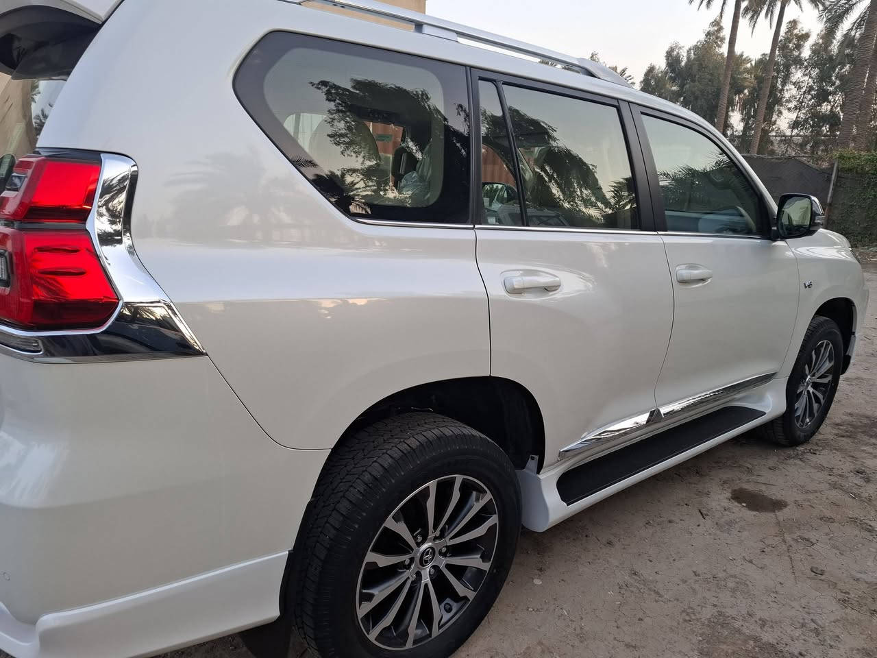 برادو فل كامل  ١/١..
موديل ٢٠٢٣ ..الرقم  بغداد ..   بأسمي 
  .. اربع كامرات .. 
أستيرن كهرباء ..   
مري شفط
دخول ذكي
كشتات جلد .. تدفئة وتبريد
تبريد ٣ قطع
ثلاجة 
 Gbs
مع بقية الموصفات المعروفة ب ١/١

عداد المسافة ٢٤ الف  كيلومتر حقيقي

 السيارة مكفوله  كفاله عامة من أي ضرر 
  
السيارة شركة SAS

 العنوان بغداد ..هاتف.. ***********
