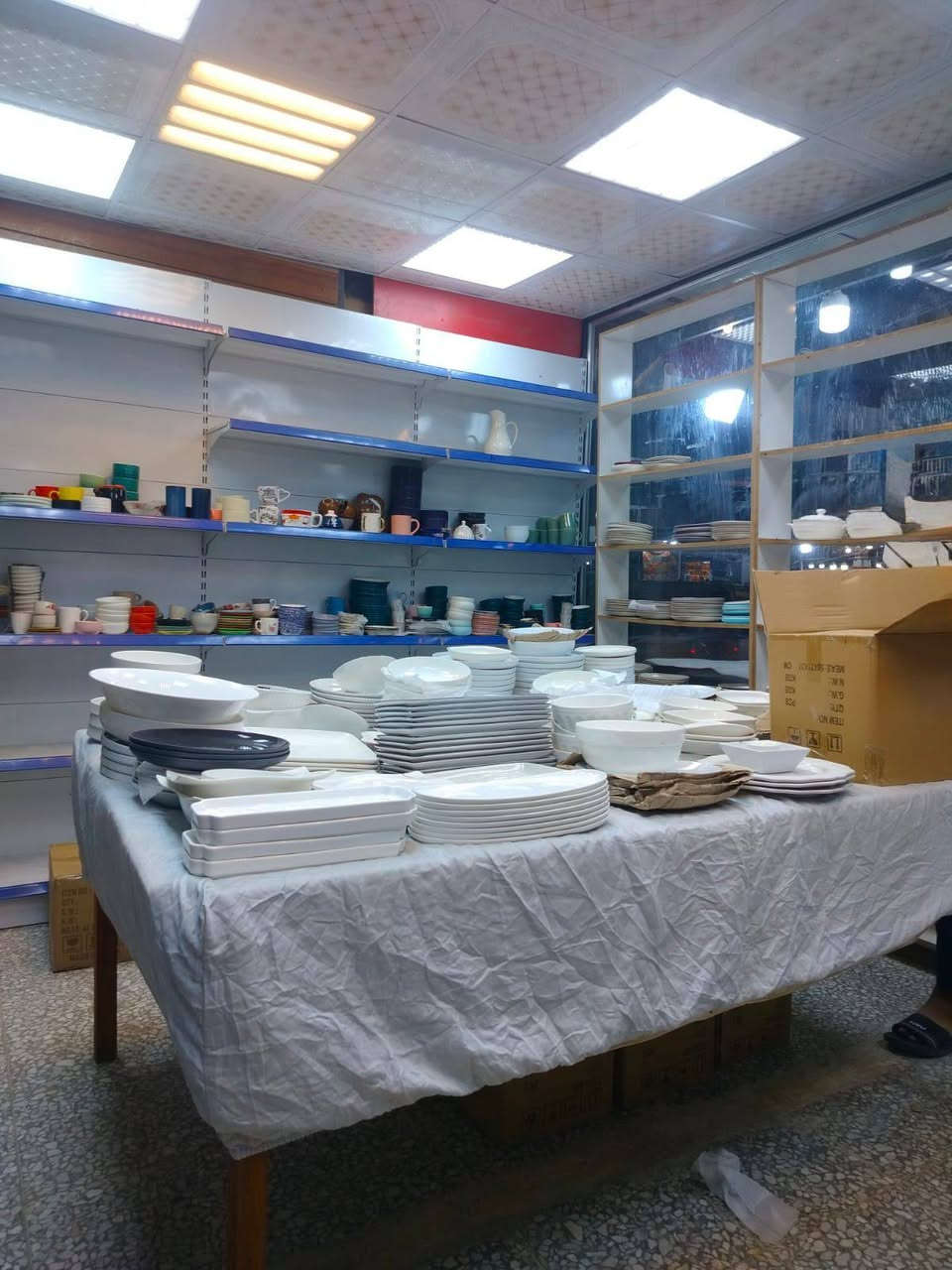 السلام عليكم عندي محل للبيع بل مشتل سوق المطبك للاستفسار ***********
