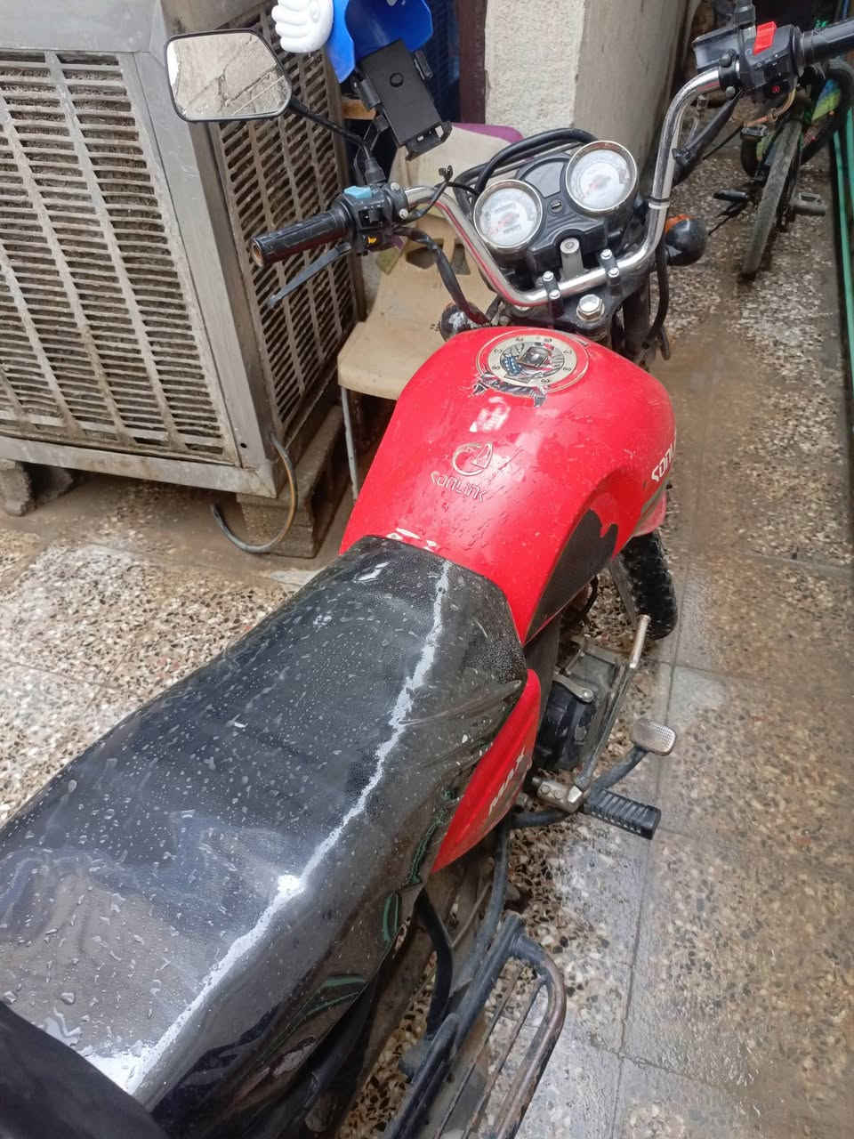 سلام عليكم 
سونللك دراجه كلشي بيها شغال 
تراي وين متريد 
اوراق ضايعه اكفلها الك قانون وعشائريآ 
والولد المنزلها من شركه موجود هم كلشي اصولي 

عنواني بغداد جديده 
***********

500 بيها مجال جدآ بسيط
