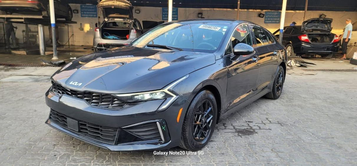 K5سياره 
مديل2025
فول مواصفات ماعده البانوراما
كتاب شهداء فحص مؤقت
وارد امريكي بيه باب السايق وجاملغ امامي مبدل
وطخه بالباب الخلفي واضحه بالصور مامصلحه
مواصفات السياره
رادار امامي خلفي
فول تحكم ستيرن
مثبت سرعه
سياقه ذاتيه 
مانع انزلاق
تدفئه تبريد
وقوف ذاتي
وبعد بيه هواي مواصفات
السياره جاهزه من كلشي
ملاحظة السياره بدون ايرباك 
السعر(205)
الاستفسار (***********)
