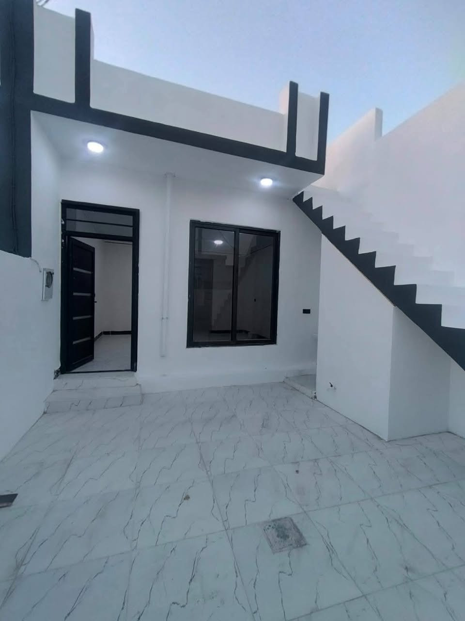 رقم الاعلان 2284
#داريين للبيع (100-100) م
صفر_مامسكون zero
كركوك بنجاعلي قريب جامع ريگاي به هه شت
#مكونات (غرفة نوم مطبخ استقبال وصحيات وكراج سيارة)
فول خدمات
فرع عريض
فرع تبليط
فول سيراميك
نظام دكت
فول مواصفات
#سعر الواحد 37مليون و بي مجال
☎️*********** واتساب
☎️*********** فايبر
#مكتب_ازاد_للعقار
