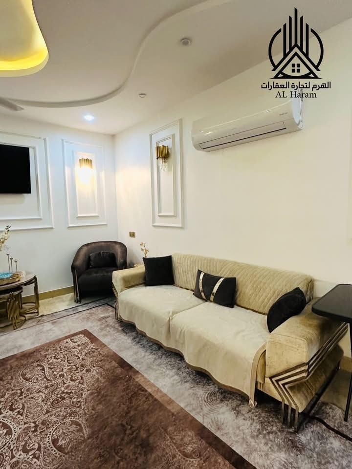 #الانتفاضة_الاولى 📍
دار 200 متر طابق ونص للبيع

الطابق الاول : غرفتين نوم - صالة - استقبال - حديقة - كراج سياره - مطبخ - صحيات - منور

الطابق الثاني : غرفة نوم - صحيات

الارضيات مرمر

السقوف ديكورات جبسن بورد

الوجه حجر ومرمر

السعر مناسب ✔️

للأستفسار 

سجاد مؤيد

***********
***********

عنوان المكتب : سيف سعد - مقابل جامع محمد الجواد - على الشارع العام مباشرةً 📍
