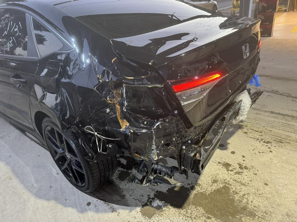 سلام عليكم هوندا سيفيك البيع موديل 2026 وبسعر مناسب وماكو هيج سعر محرك 2000 هايبرد سياره ما شيه 3000 بنيد مبدل باقي على حادث امركيه من الخلف رقم مجاناً السعر 128 سياره فول استفسار على رقم *********** ودعاميه إماميه وياهه مالتهه انطيك وغارض الخلفي هم انطيك تبقه بس سمكره وصبغ
