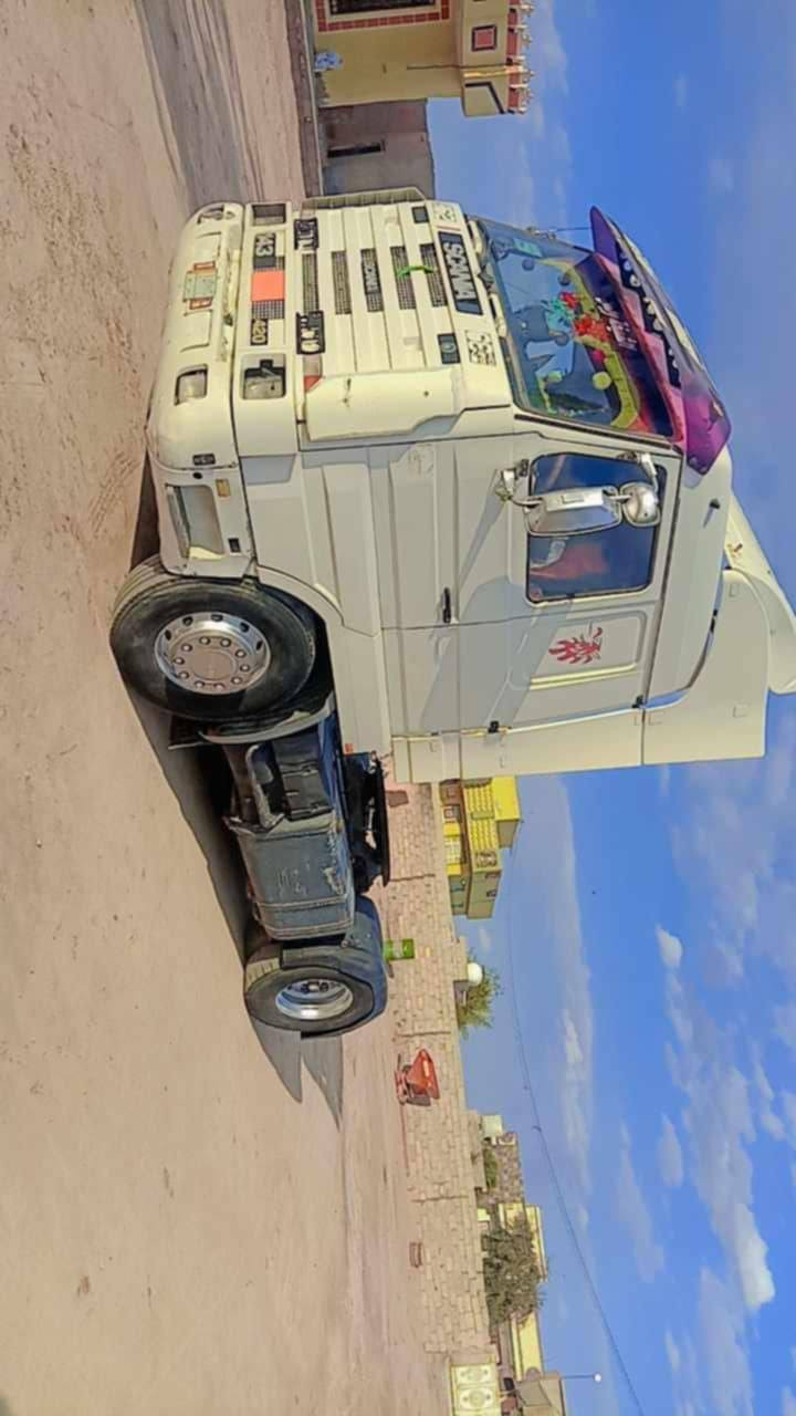 السلام عليكم سكانيه للبيع راس وعربانه موديل 95 طول العربانه 50/ 12 حدادي تخم تاير  فقط المكينه بيهه صرف الاستفسار ع الرقم ***********
