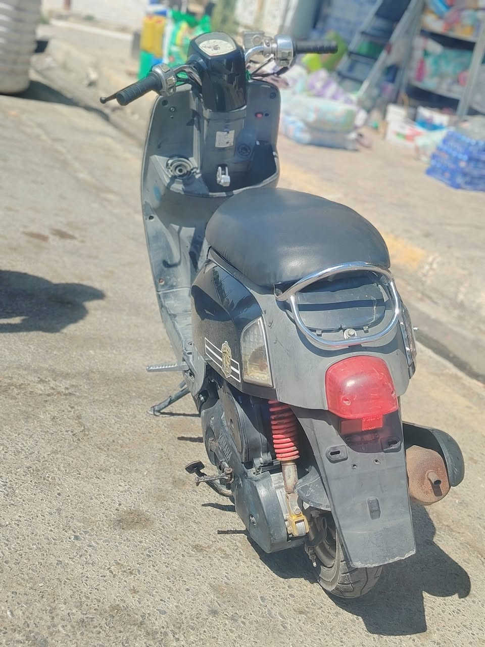 سلام عليكم دراجه لبيع ماكس بوليس دراجه نضيفه ومرتبه مفتوحه ولفات فقط سعر 500 بيه مجال لشراي رقم لتصال ***********
