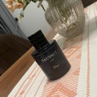 مستحضرات تجميل • مكياج
