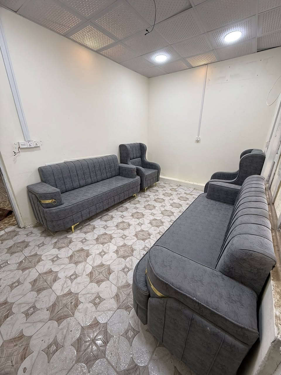 غراض بيت للبيع بسعر مناسب
كاونتر  4 متر
2 متر ملحق
2 متر ارضي
داخل المنيوم وخارج Hdf
ابوابه هايدروليك  
خلاط ايطالي 
————
قنفات تسكام خشب ثقيل
8 مقاعد 5 قطع
للبيع بسعر مناسب 
لاتصال ***********
