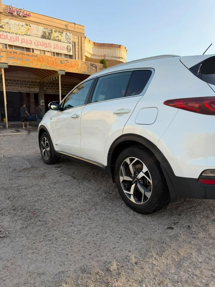 سياره سبورتج 2019 خليجي تبريد حداديه رقم ذي قار إنكليزي طخم تاير وداخل سياره مابيه نقص 
سياره بيه تبديل ثلاث قطع. ومصبوغه صبغ عام ومكفوله من العيب الشرعي 
السعر ١٢٥
‭***********‬ مكلف بالنشر
