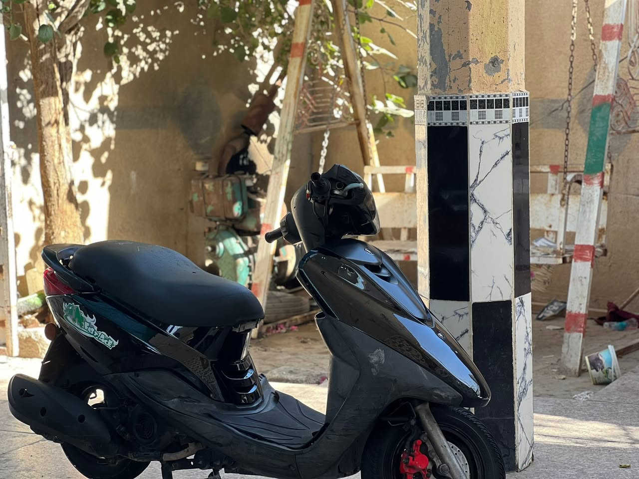 السلام عليكم ورحمة الله وبركاته 
دراجه للبيع ببغاء بريز مديل ١٦حديث الدراجه حاويه برغي مامفتوح بيه كفاله عامه مكينه مامفتوحه كلشي شغال اشاير كلوب هورن سلف مكفوله من كلشي السعر خاص صار ١٠ايام من طلعت من الحاويه 
الرقم ***********
