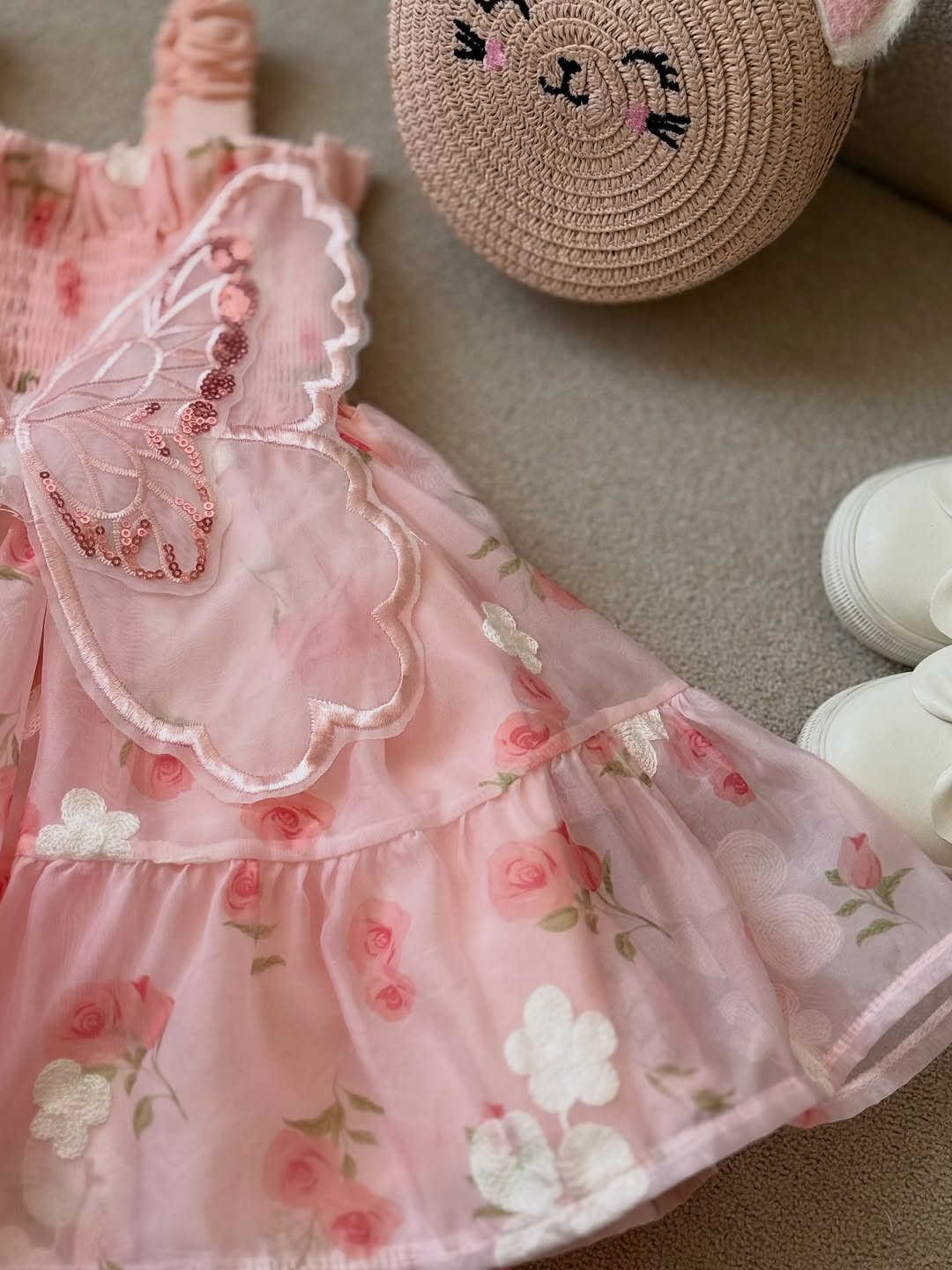 ⁨	من الكولكشن بناتي 🎀
فستان بناتي بتفاصيل فراشة ناعمة ولمسات انيقة 🦋🤍
متوفر بلونين 💖🤍

• المقاسات: 11 شهر - 4 سنوات
• السعر: 16,000 د.ع 

• قبعة + جنطة
• السعر : 12,000 د.ع
#اكسبلور_فولو #ترند #فراشة #اكسبلور⁩


**إذا كنت صاحب هذا الإعلان وتريد حذفه لأي سبب، رجاءا أرسل رسالة إلى الدعم الفني**