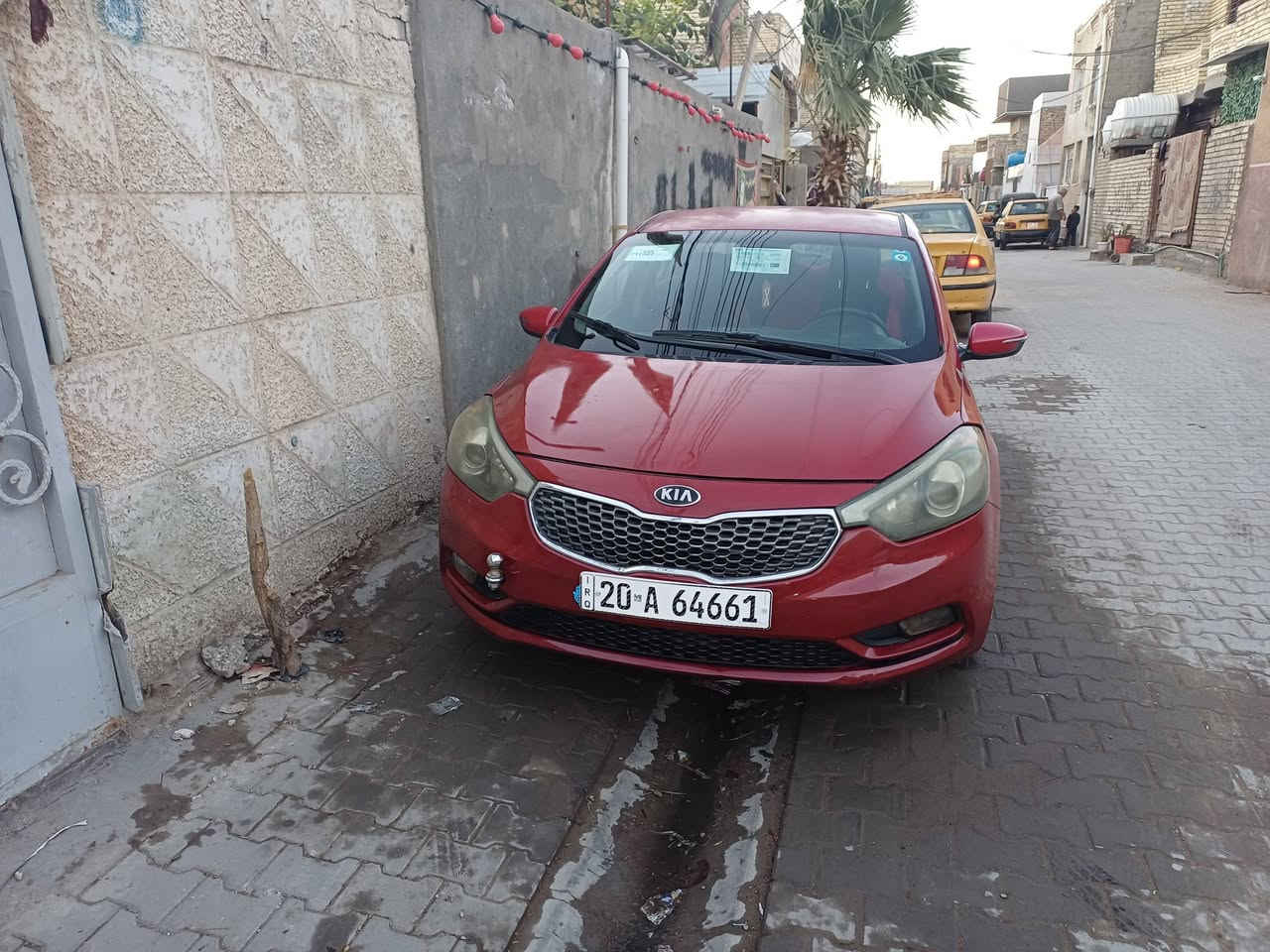 سلام عليكم سياره فورتي موديل ٢٠١٤ ضرره جاملغ وبنيد فقط سياره جاهزه من كل شي باسمي رقم دولي والهزه جديده تخم تاير وتبريد شرط ابيع على سونر  السعر ١٠٢وبيه مجال مكاني الشعب *********** بي واتساب
