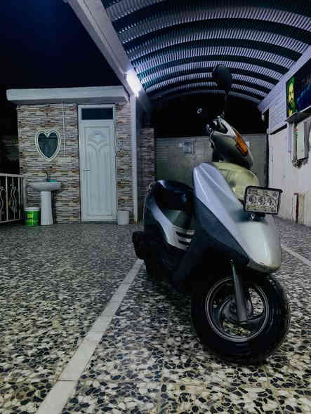 السلام عليكم دراجه بريز لون رصاصي محرك 125سيسي كهربائية كله شغاله بس الشاير الدكمه خربانه دراجه كفاله من فتحت محرك ول كفر اليسره بي فطر صغير  الدراجه معروضه اب 850وبيهه مجال حك الجيه مكان بغداد
 حي اور قرب فلكة صباح الخياط الرقم: ***********
