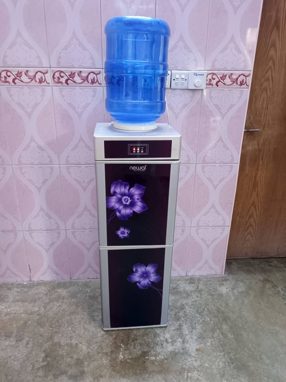 براد شغال شرط حار بارد ثلاجه كل عيب مابيه فول نضافه سعر 60 وبيه مجال مكاني كركوك حي عسكري شراي اتصل ***********
