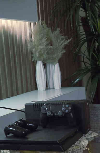 ps4 slim مهكر 
نظام 9 التهكير موقع داخلي ٥ ثواني بدون دوخه  القطعه الخارجية والقرص 
2 جوستك واحد اصلي والثاني عادي 
500كيكا  
+ جهاز ups 
نظيف نفس الصور
الألعاب 
 ghost recon wildlands 
call of duty ww2
shadow of the colossus
gta5
وانت بعد تكدر تظيف براحتك 
السعر ٣٣٠ الف
بغداد الغزالية 
موجود توصيل 
*********** بغداد
