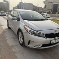 كيا فورتي وارد ٢٠١٧لون سلفر نظيفه جدااا وناعمه وكامله بدون اي نقص السع...