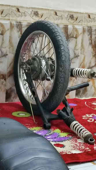 سلام عليكم غراض دراجه محرك وصدر دراجه كامل وسيت كامل بس جيب وشد صالنصه كاتم شراي يتصل سعر 125مكان شطره  ‏‪***********‬‏
