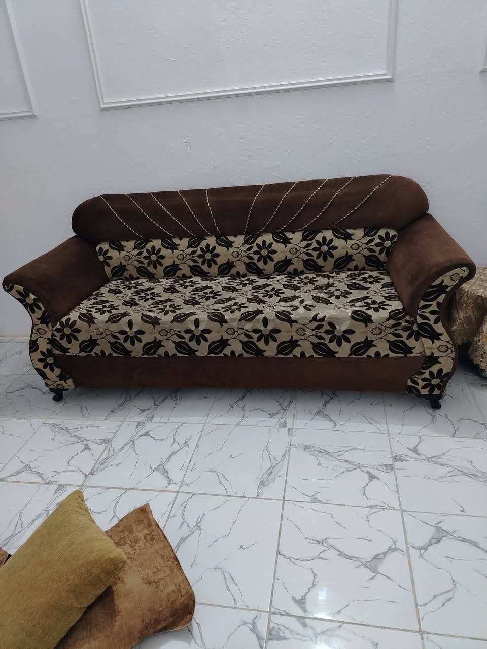 تخم نضيف جدان يتكوان من قنفتين كبرار وحدها وسط وكراسي 2 العنوان واسط قضاء الحي لكرارده يم مقام سيد براهيام رقم اهاتف *********** السعر 250

