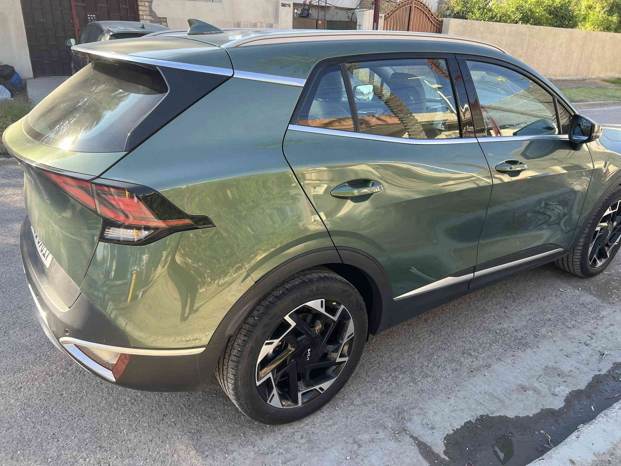 السلام عليكم ورحمة الله وبركاته 
كيا سبورتج 2024 خليجي فول مواصفات عدا البنوراما

مكفوله بيها بس شخط دعاميه اماميه ودعاميه خلفيه بسيطات

ماشيه ٢٣ حاله زيرو 

‎محرك 2000 دوش

‎داخل مخمل 

‎مقاعد كهربائيه

‎ستيرن تدفئه

‎تشغيل عن بعد

‎بصمه

صندوق كهرباء 

‎مري شفط

‎رادارات ب المري 

‎شحن لاسلكي

‎شفتات ستيرن

‎قطعتين تبريد

‎هاند بريك بصمه

‎حساسات امامي خلفي

‎نظام مانع انزلاق

‎اطارات حجم 19

‎ليد نهاري ليلي

‎مثبت سرعه

‎تحكمات ستيرن كامله

‎ترحيب عند الاقتراب

‎اربع وضعيات قياده

‎اريل نفكيشن

‎نظام ابل كار و اندرويد

‎نظام منحدرات

‎سبير منازل

كفاله عامه.

رقم بغداد دولي بأسمنا

السعر 235  ورقه

اي اسفستار

***********

مكان بغداد العامريه 

غير متواجد على الفيس
